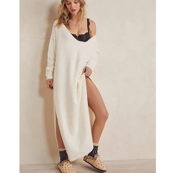 Free People Sweaters - FREE PEOPLE Girls Night In Maxi Pullover Ivory Medium NWT